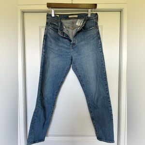Blue Levi’s wedgie straight jeans
